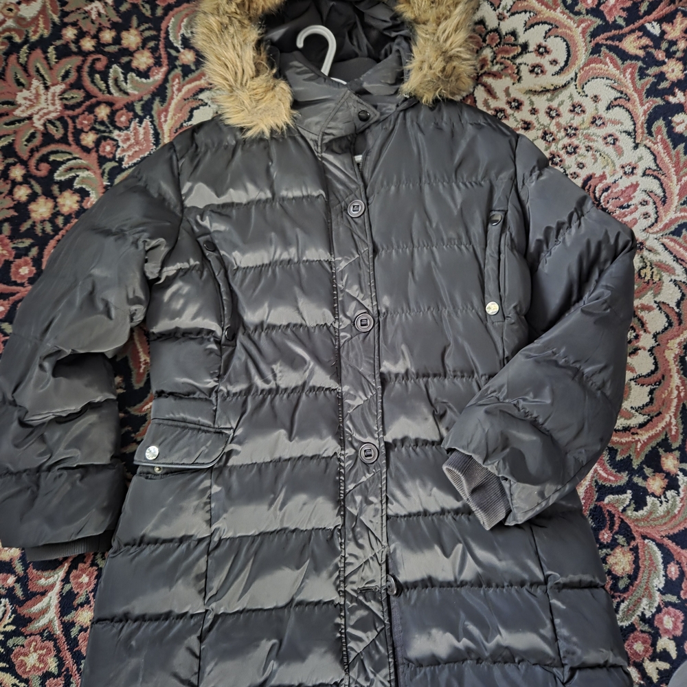 Leaf Women's Black Puffer Coat with Faux Fur Hood